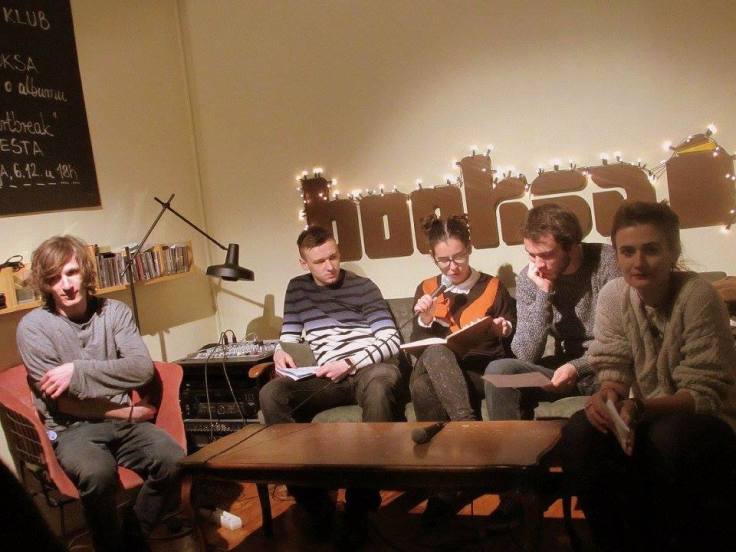 4.12.2015. čitanje u Booksi (slijeva nadesno: Ante, Antonio, Lara, Josip, Marija)